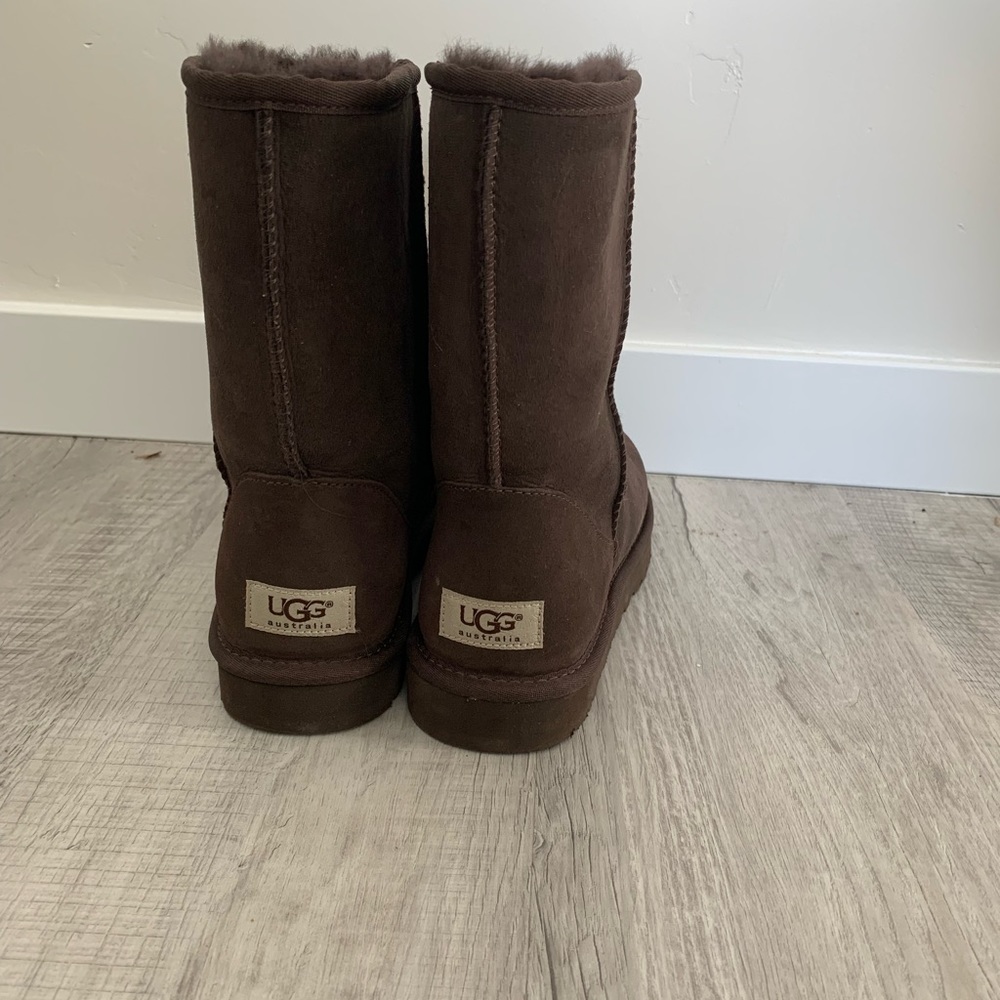 UGG W Classic Short Chocolate size 8